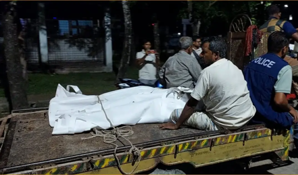 পুকুরে ছেঁড়া তারে বিদ্যুৎস্পৃষ্ট হয়ে মা ছেলের মৃত্যু পুকুরে ছেঁড়া তারে বিদ্যুৎস্পৃষ্ট হয়ে মা-ছেলের মৃত্যু
