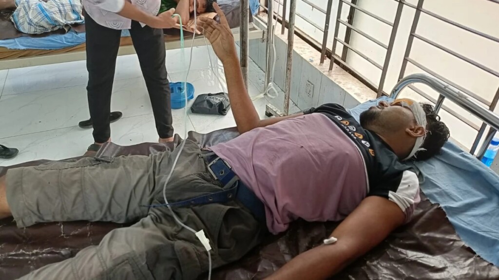 পুরান ঢাকায় পুরোহিতকে কুপিয়ে আহত ছিনতাইয়ের অভিযোগ পুরান ঢাকায় পুরোহিতকে কুপিয়ে আহত, ছিনতাইয়ের অভিযোগ