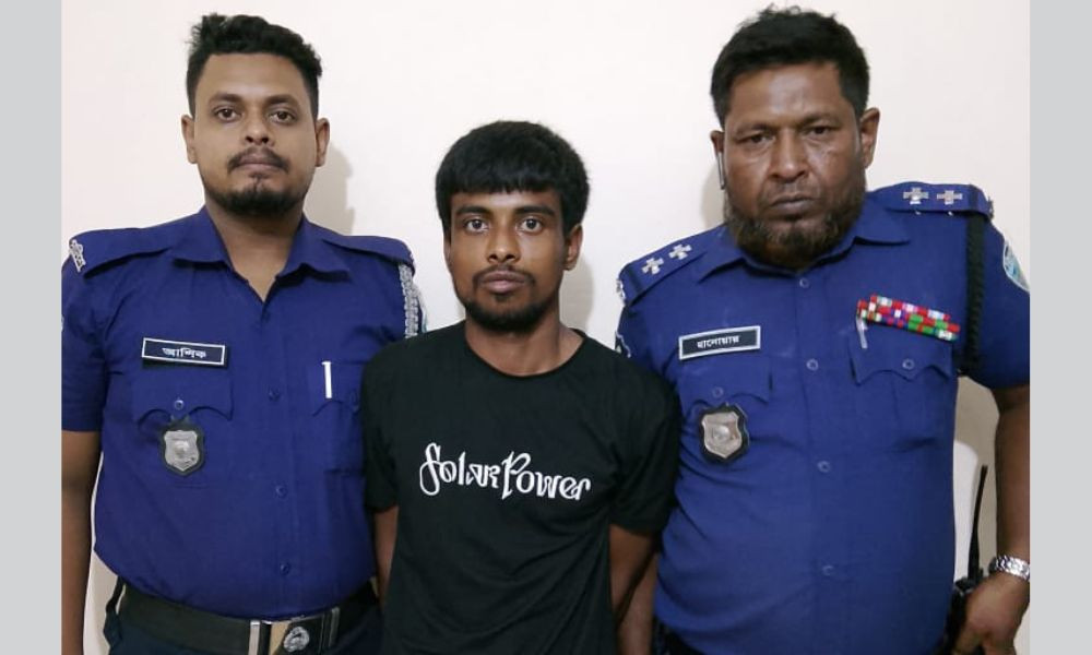 বাঞ্ছারামপুরে অস্ত্রসহ যুবক আটক বাঞ্ছারামপুরে অস্ত্রসহ যুবক আটক