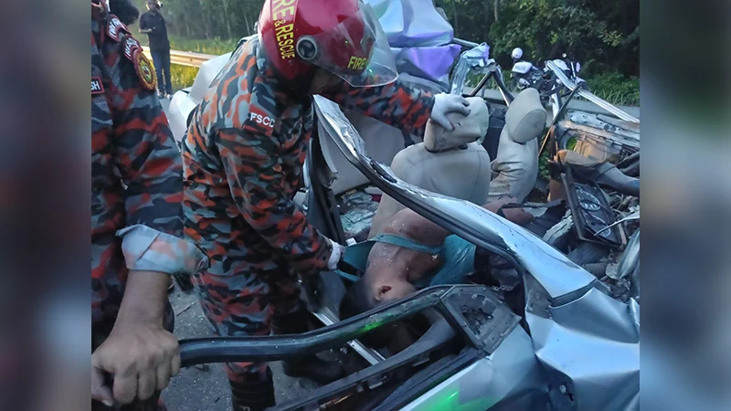 ভাঙ্গা এক্সপ্রেসওয়েতে প্রাণ গেল পাঁচজনের ভাঙ্গা এক্সপ্রেসওয়েতে প্রাণ গেল পাঁচজনের