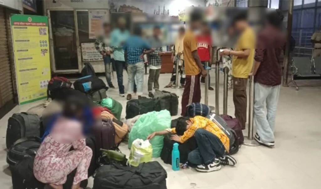 ভারত থেকে বিশেষ ট্রাভেল পারমিটে ১৪ বাংলাদেশি নাগরিকের প্রত্যাবর্তন 3 ভারত থেকে বিশেষ ট্রাভেল পারমিটে ১৪ বাংলাদেশি নাগরিকের প্রত্যাবর্তন
