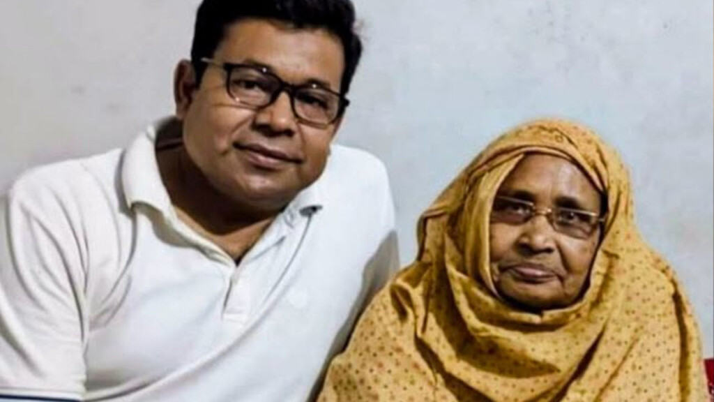 মনির খানের মায়ের শারীরিক অবস্থার উন্নতির সুখবর দিলেন মনির খানের মায়ের শারীরিক অবস্থার উন্নতির সুখবর দিলেন