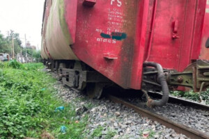 ময়মনসিংহে বগি লাইনচ্যুত, জামালপুর রুটে ট্রেন চলাচল বন্ধ