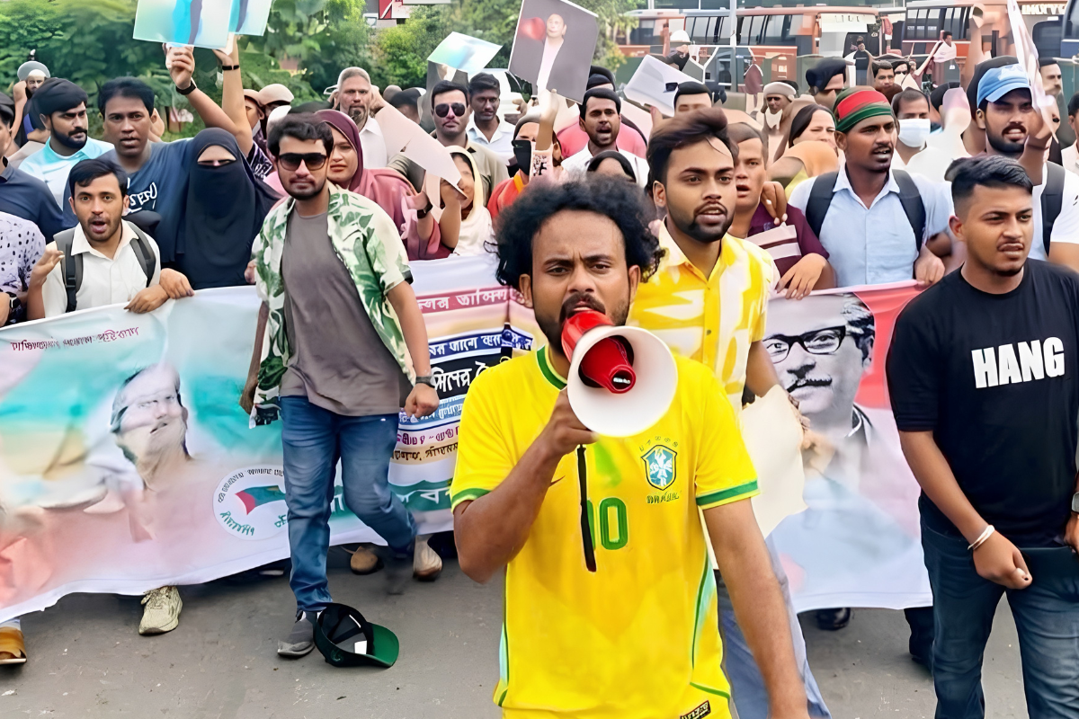 মহাখালীতে নিষিদ্ধ আওয়ামী লীগের ঝটিকা মিছিল ও ককটেল বিস্ফোরণ, আটক ৪
