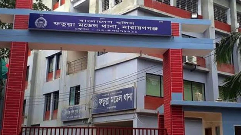 মাদকবিরোধী অভিযানে পুলিশের ওপর সশস্ত্র হামলা মাদকবিরোধী অভিযানে পুলিশের ওপর সশস্ত্র হামলা