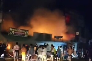মানিকগঞ্জের সিংগাইরে ভয়াবহ অগ্নিকাণ্ড: চারটি দোকান ভস্মীভূত, লাখ টাকার ক্ষতি