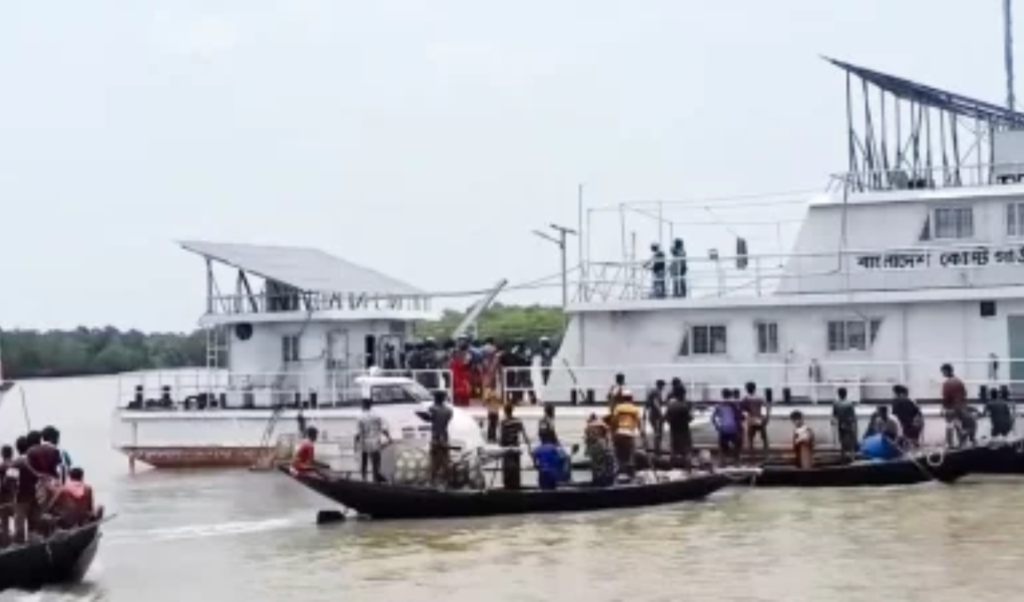মোংলায় কোস্টগার্ড স্টেশনে হামলা তিন শতাধিক নামে মামলা ও গ্রেপ্তার মোংলায় কোস্টগার্ড স্টেশনে হামলা: তিন শতাধিক নামে মামলা ও গ্রেপ্তার