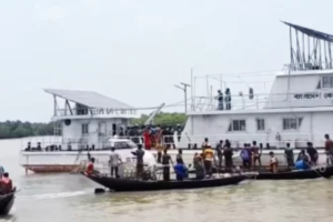 মোংলায় কোস্টগার্ড স্টেশনে হামলা: তিন শতাধিক নামে মামলা ও গ্রেপ্তার