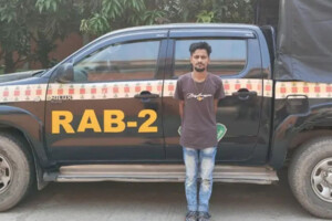 মোহাম্মদপুরে বিদেশি অস্ত্রসহ শীর্ষ ছিনতাইকারী গ্রেপ্তার