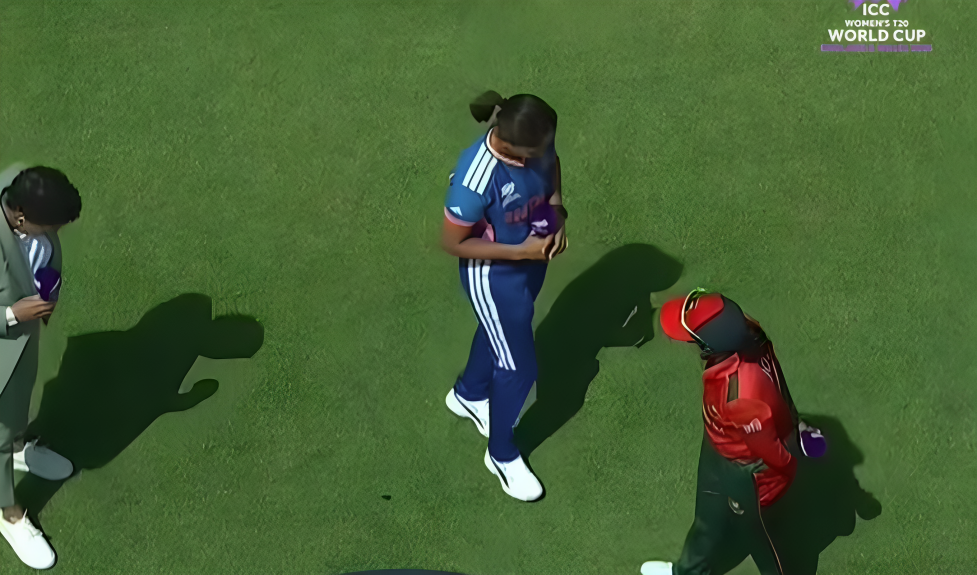 ম্যানচেস্টারেও বাংলাদেশ ভারত করমর্দন এড়িয়ে গেলেন অধিনায়করা ম্যানচেস্টারেও বাংলাদেশ-ভারত করমর্দন এড়িয়ে গেলেন অধিনায়করা