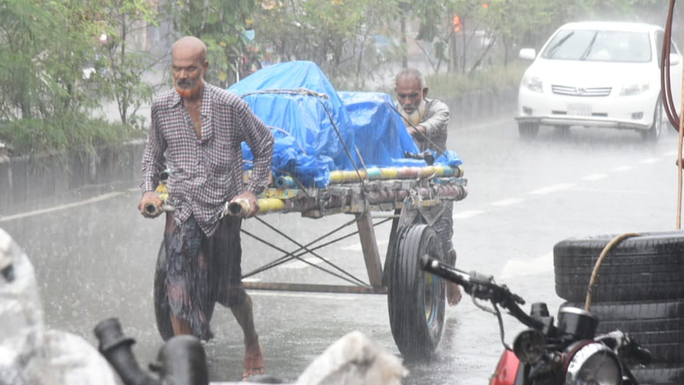 রাজধানীতে ভ্যাপসা গরমের পর নেমেছে স্বস্তির বৃষ্টি বৃহস্পতিবার রাজধানীতে ভ্যাপসা গরমের পর নেমেছে স্বস্তির বৃষ্টি বৃহস্পতিবার