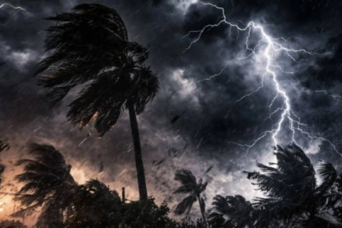 রাজধানীসহ ১৭ অঞ্চলে তীব্র বজ্রঝড়ের আবহাওয়া পূর্বাভাস