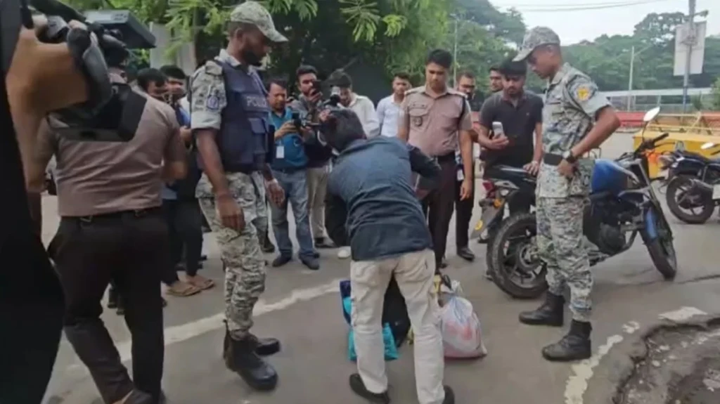 রাজপথে দলীয় কর্মসূচি ঘিরে কঠোর নিরাপত্তা রাজপথে দলীয় কর্মসূচি ঘিরে কঠোর নিরাপত্তা