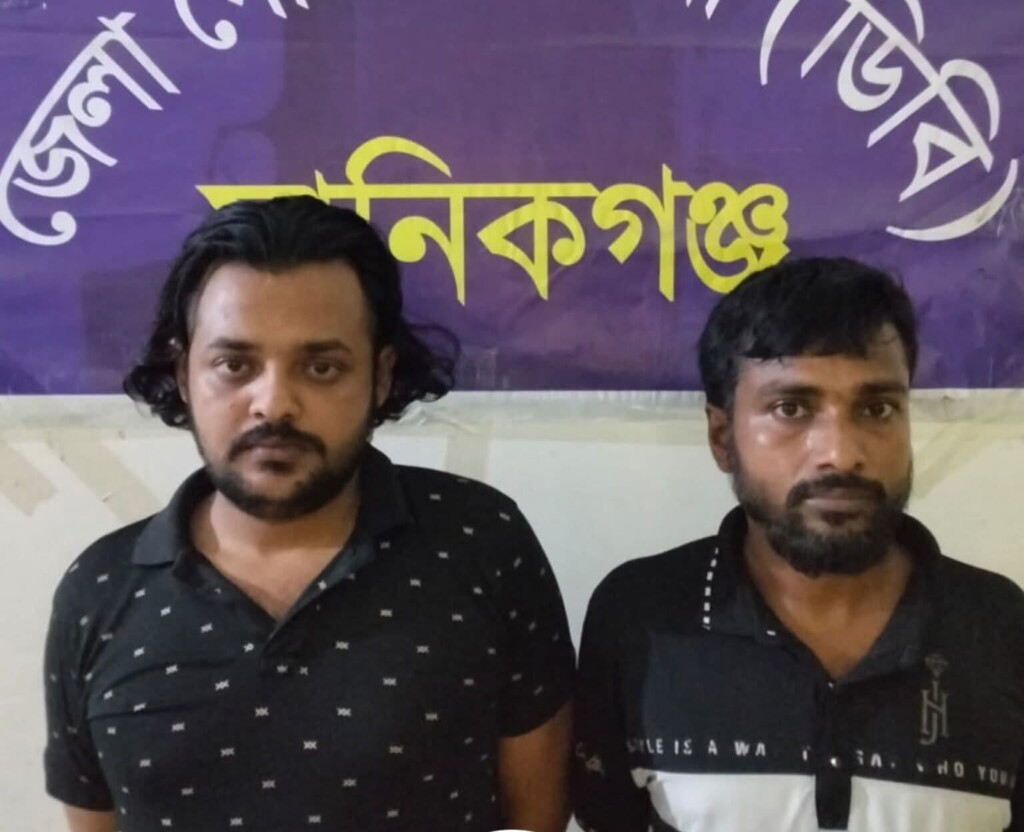 শিবালয়ে ডিবির মাদকবিরোধী অভিযান শিবালয়ে ডিবির মাদকবিরোধী অভিযান