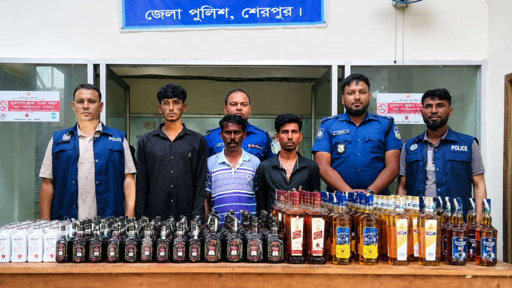 শেরপুরে মদসহ তিনজন আটক শেরপুরে মদসহ তিনজন আটক