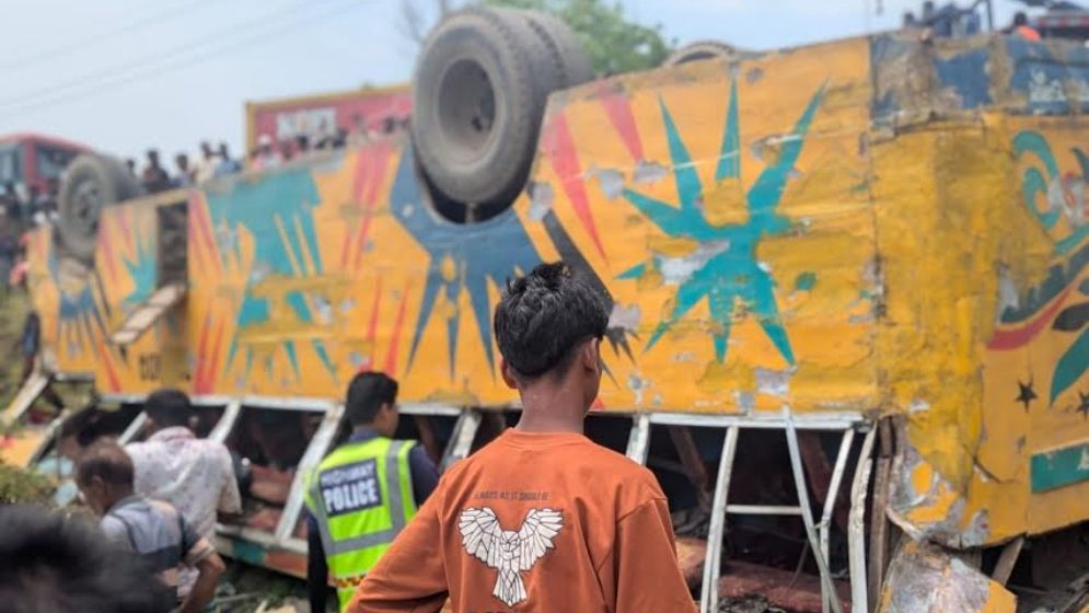 সরাইলে বাস দুর্ঘটনায় চার প্রাণহানি সরাইলে বাস দুর্ঘটনায় চার প্রাণহানি