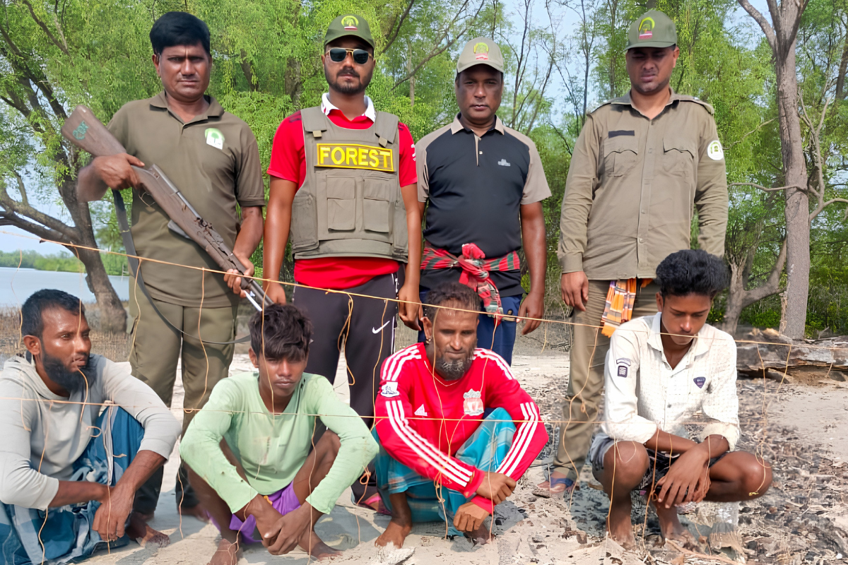সুন্দরবনে হরিণ ও মাছ শিকারের অপরাধে ট্রলারসহ ৭ জন আটক
