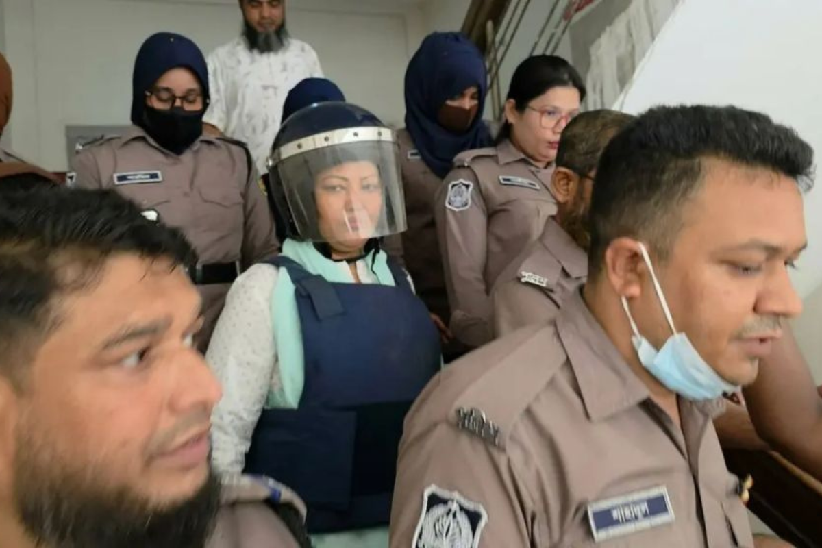 হত্যাচেষ্টা মামলায় নতুন করে গ্রেফতার দেখানো হলো কণ্ঠশিল্পী মমতাজকে