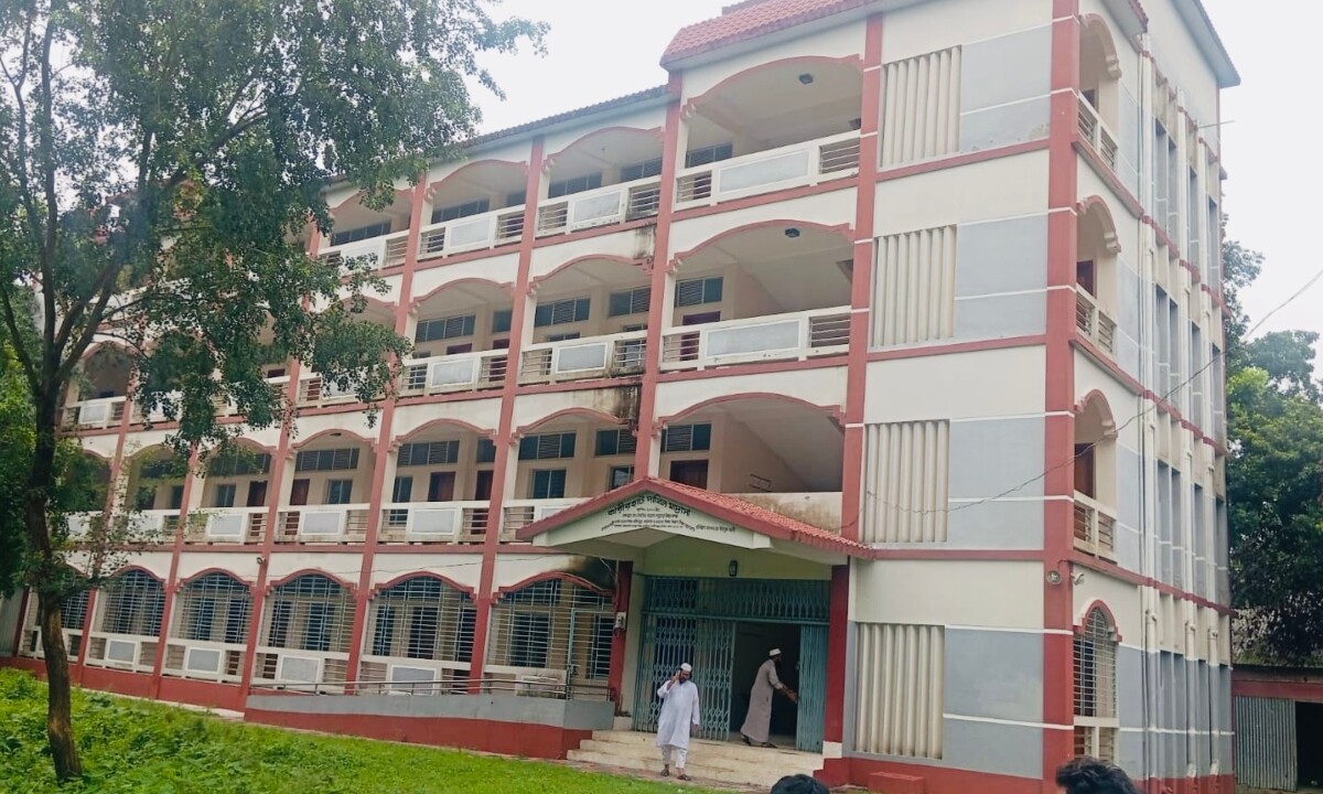 ২২ দিনে অন্ধকারে ৩০০ শিক্ষার্থী