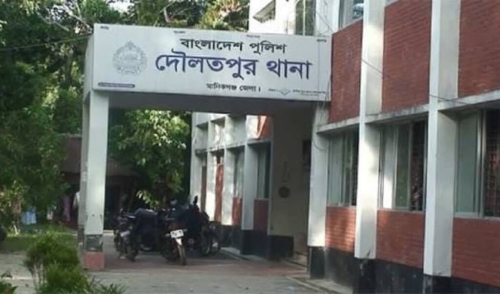 দৌলতপুরে ধর্ষণের অভিযোগের ন্যায়বিচার না পেয়ে গৃহবধূর আত্মহত্যার অভিযোগ পীরের ছেলের বিরুদ্ধে! 4 দৌলতপুরে ধর্ষণের অভিযোগের ন্যায়বিচার না পেয়ে গৃহবধূর আত্মহত্যার অভিযোগ পীরের ছেলের বিরুদ্ধে!