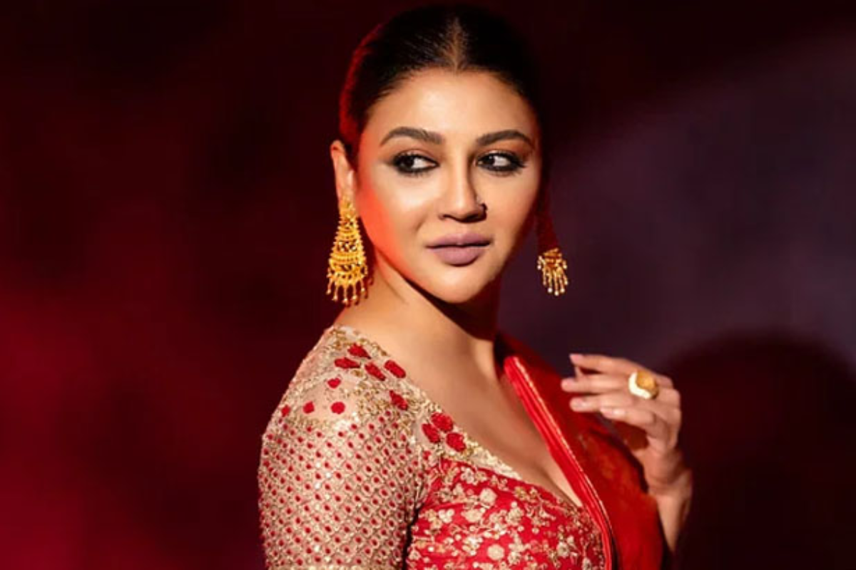 আবীরের সঙ্গে রোমান্টিক দৃশ্যে কেন অস্বস্তি, জানালেন জয়া আহসান