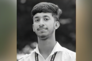 কানে ফোন রেখে অসতর্কভাবে রেললাইনে হাঁটা, ট্রেনের ধাক্কায় স্কুলছাত্রের মৃত্যু
