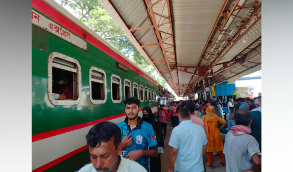 কুষ্টিয়ায় ট্রেনের দুই যাত্রীকে ছুরিকাঘাত তোপের মুখে স্টাফদের পলায়ন কুষ্টিয়ায় ট্রেনের দুই যাত্রীকে ছুরিকাঘাত, তোপের মুখে স্টাফদের পলায়ন
