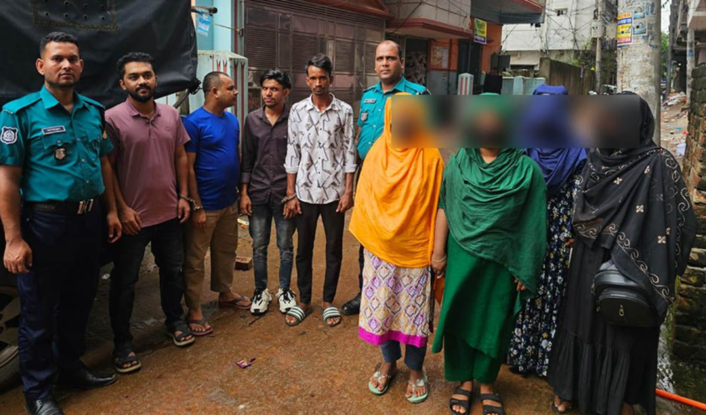 কোনাবাড়ীর আবাসিক হোটেলে অভিযান অসামাজিক কার্যকলাপে আটক ৪ নারীসহ ৮ কোনাবাড়ীর আবাসিক হোটেলে অভিযান: অসামাজিক কার্যকলাপে আটক ৪ নারীসহ ৮