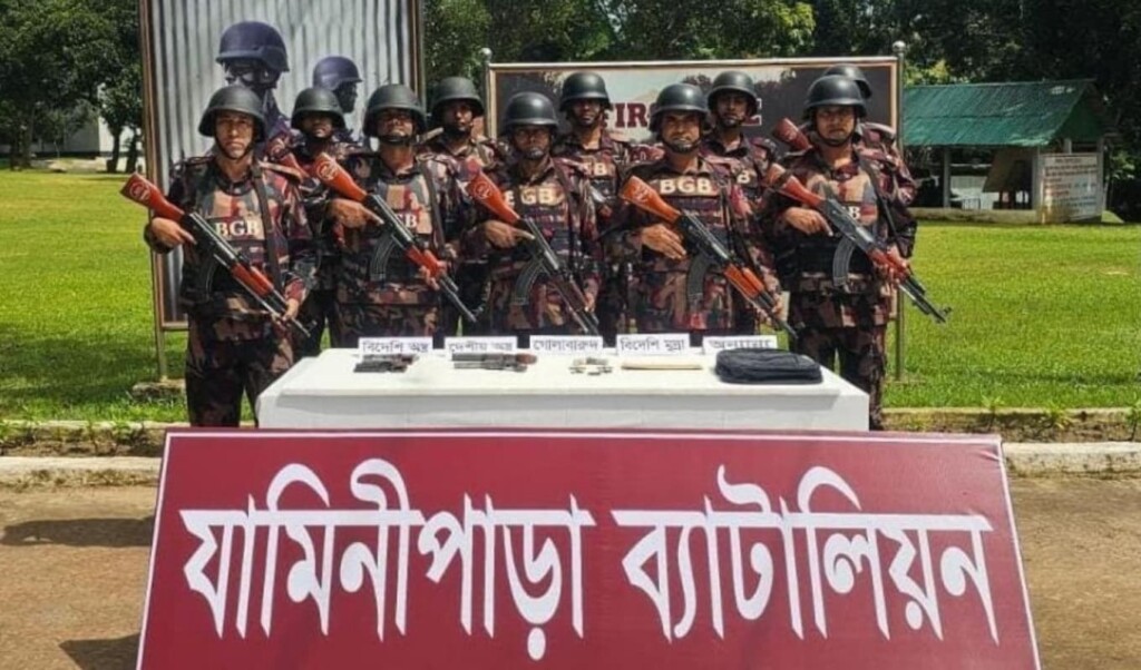 খাগড়াছড়ি সীমান্তে বিজিবির সঙ্গে গোলাগুলি, ৪ পিস্তল ও গুলি উদ্ধার 3 খাগড়াছড়ি সীমান্তে বিজিবির সঙ্গে গোলাগুলি, ৪ পিস্তল ও গুলি উদ্ধার