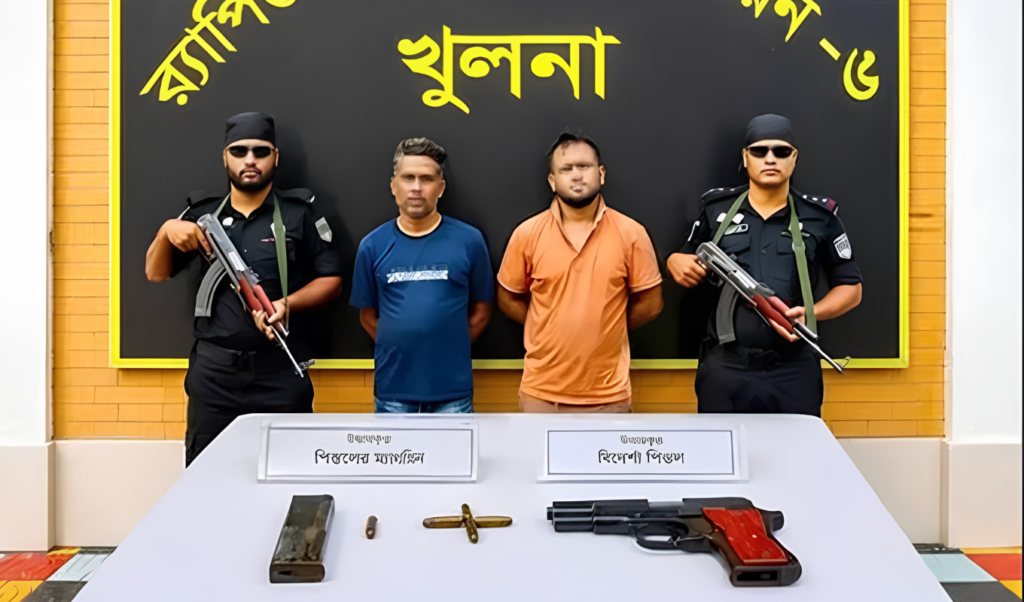 খুলনার লবণচরায় বিদেশি পিস্তল ও গুলিসহ গ্রেফতার ২ সন্ত্রাসী খুলনার লবণচরায় বিদেশি পিস্তল ও গুলিসহ গ্রেফতার ২ সন্ত্রাসী
