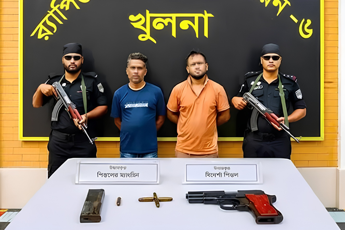 খুলনার লবণচরায় বিদেশি পিস্তল ও গুলিসহ গ্রেফতার ২ সন্ত্রাসী