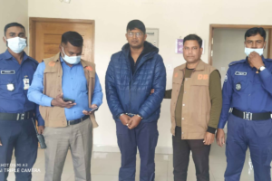 খেলনা পিস্তলসহ ভুয়া পুলিশ আটক