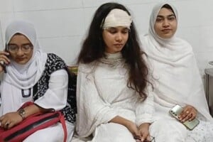 গোপালগঞ্জে এজলাসে বিচারকের পেপারওয়েট নিক্ষেপে আইনজীবী আহত