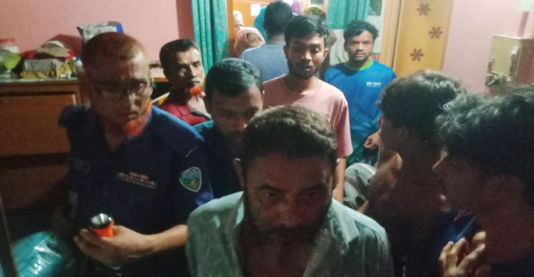 চাঁদপুরে ডাকাতি: গৃহবধূ নিহত, আহত আরেকজন