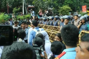 ছয় দফা দাবি নিয়ে সচিবালয়ে শিক্ষার্থীদের বৈঠক