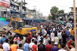 ছাগলনাইয়ায় দুই শতাধিক অবৈধ দোকান উচ্ছেদ