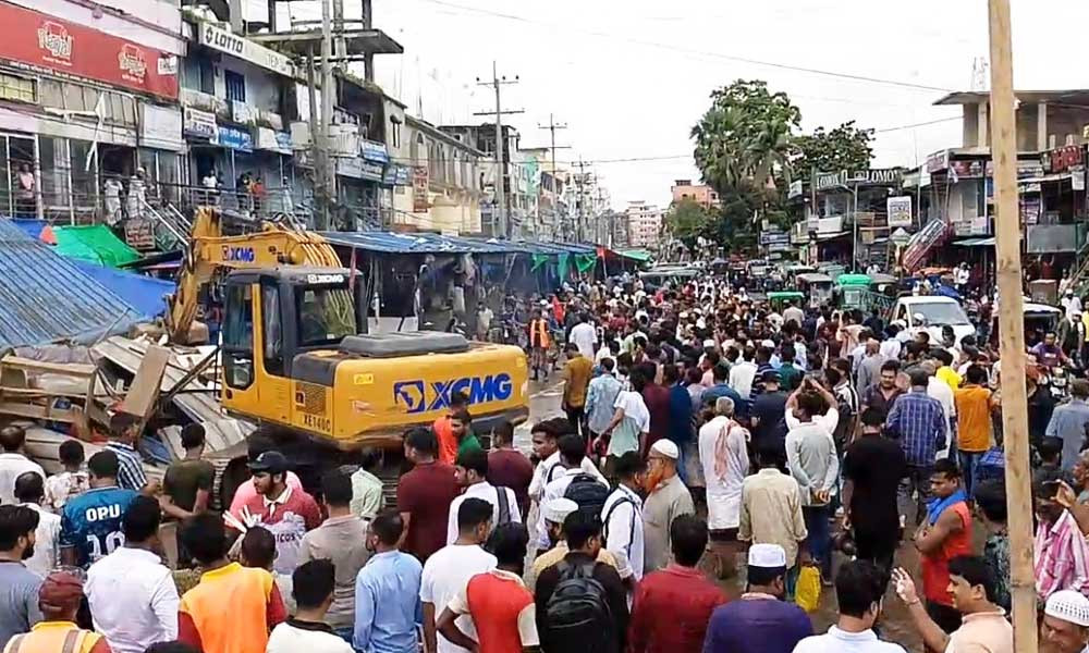 ছাগলনাইয়ায় দুই শতাধিক অবৈধ দোকান উচ্ছেদ ছাগলনাইয়ায় দুই শতাধিক অবৈধ দোকান উচ্ছেদ