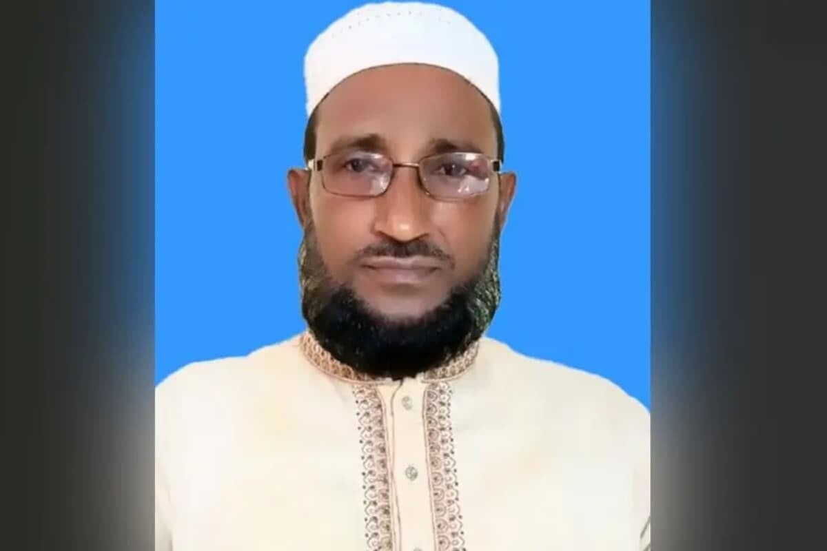 ছাত্রীর সঙ্গে অনৈতিক ভিডিও ভাইরাল: কুয়াকাটা মাধ্যমিক বিদ্যালয়ের অফিস সহকারী বরখাস্ত
