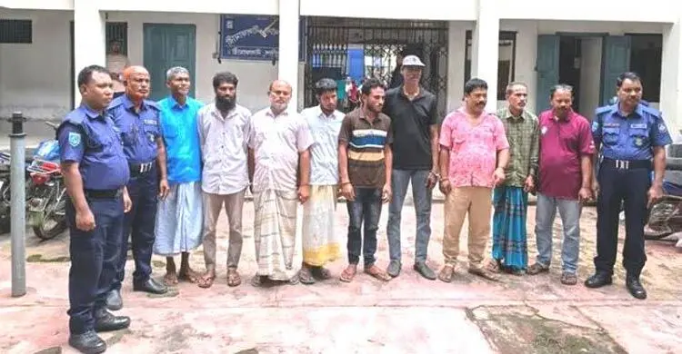 জুয়ার আসর থেকে যুবদল নেতাসহ আটজন গ্রেফতার জুয়ার আসর থেকে যুবদল নেতাসহ আটজন গ্রেফতার