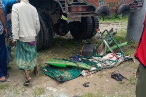 ট্রাকচাপায় অটোরিকশার তিন যাত্রী নিহত, আহত কয়েকজন