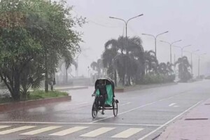 ঢাকার ভ্যাপসা গরম অব্যাহত: দেশজুড়ে বজ্রসহ ভারী বৃষ্টির পূর্বাভাস
