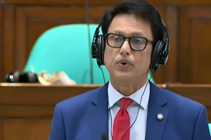 তীব্র আন্দোলনের মুখে অবশেষে জাতীয় সংসদে শিক্ষামন্ত্রীর দুঃখ প্রকাশ