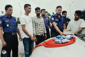 দাউদকান্দিতে প্রাইভেটকার থেকে ১৬ হাজার পিস ইয়াবাসহ গ্রেফতার ২