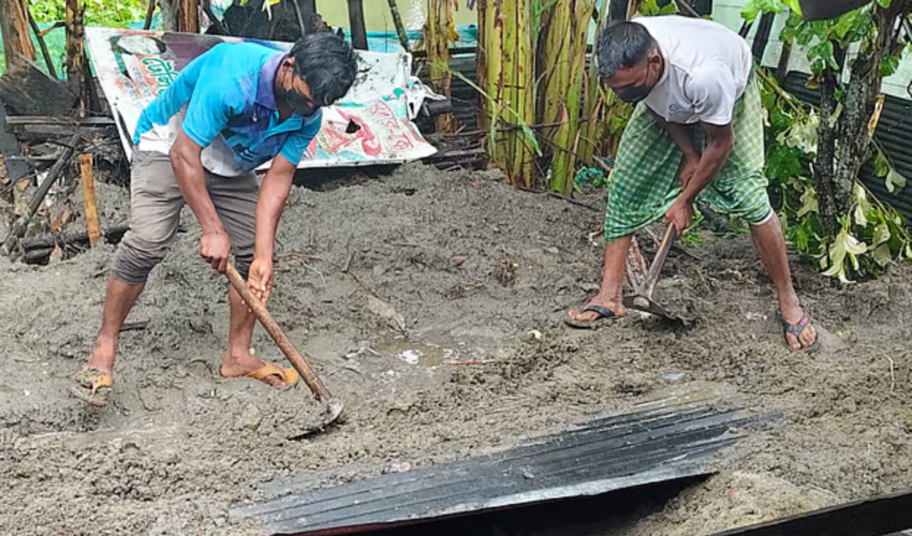 দাম্পত্য কলহে ফাঁস হলো খুন উঠান খুঁড়ে ইজিবাইকচালকের মরদেহ উদ্ধার দাম্পত্য কলহে ফাঁস হলো খুন, উঠান খুঁড়ে ইজিবাইকচালকের মরদেহ উদ্ধার