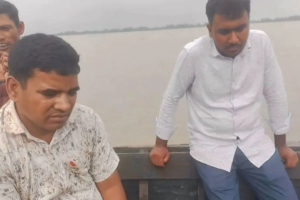 দিনদুপুরে ব্রহ্মপুত্র নদে নৌকায় ডাকাতি, এনজিওর আট লাখসহ মালামাল লুট