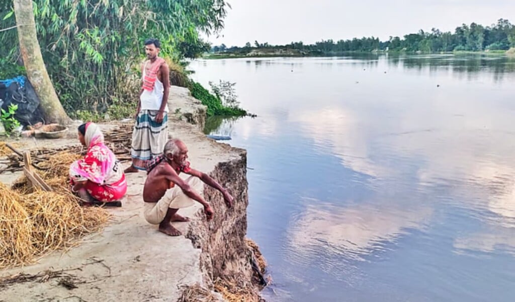 নদীগ্রাসে নিঃস্ব ভিটেমাটি: বগুড়ায় বাঙালি ও করতোয়ার ভাঙনে অস্তিত্ব সংকটে হাজারো মানুষ 3 নদীগ্রাসে নিঃস্ব ভিটেমাটি বগুড়ায় বাঙালি ও করতোয়ার ভাঙনে অস্তিত্ব সংকটে হাজারো মানুষ