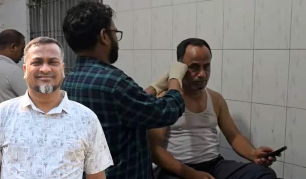 নরসিংদীতে বালু ব্যবসায়ীর কান কামড়ে দিলেন বিএনপি নেতা নরসিংদীতে বালু ব্যবসায়ীর কান কামড়ে দিলেন বিএনপি নেতা