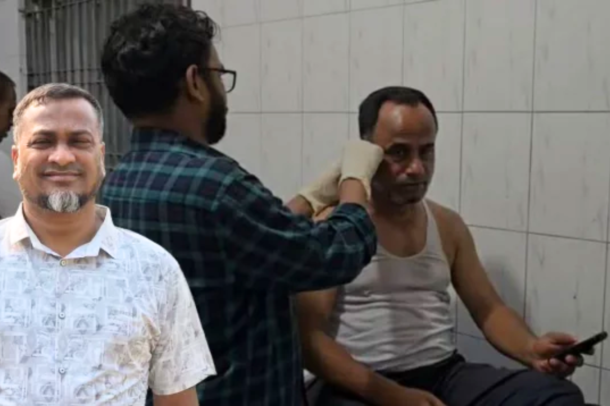 নরসিংদীতে বালু ব্যবসায়ীর কান কামড়ে দিলেন বিএনপি নেতা