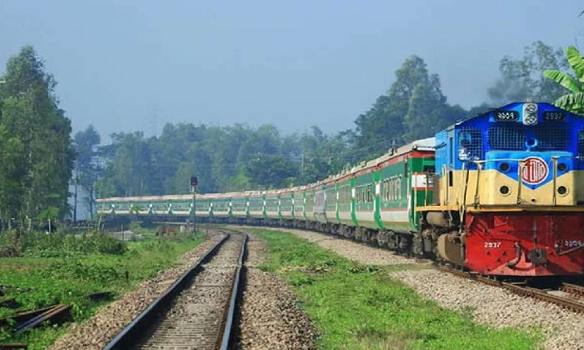 পাঁচ দিন পর সচল চট্টগ্রাম-কক্সবাজার রেলপথ