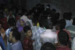 ফতুল্লায় গণপিটুনিতে মৃত্যু: হত্যা মামলায় হয়রানির অভিযোগে স্থানীয়দের বিক্ষোভ
